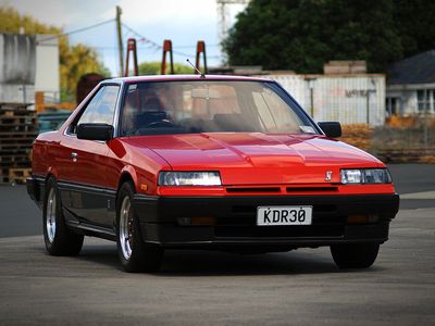 Автостекла Nissan Skyline R30 c установкой в Москве